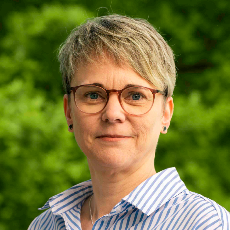  Helga Clau�en